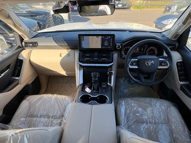 Toyota Land Cruiser 300 10