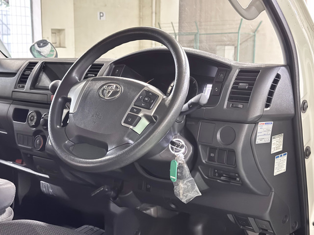 Toyota Hiace Van 11