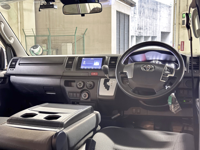 Toyota Hiace Van 12