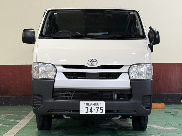 Toyota Hiace Van 5