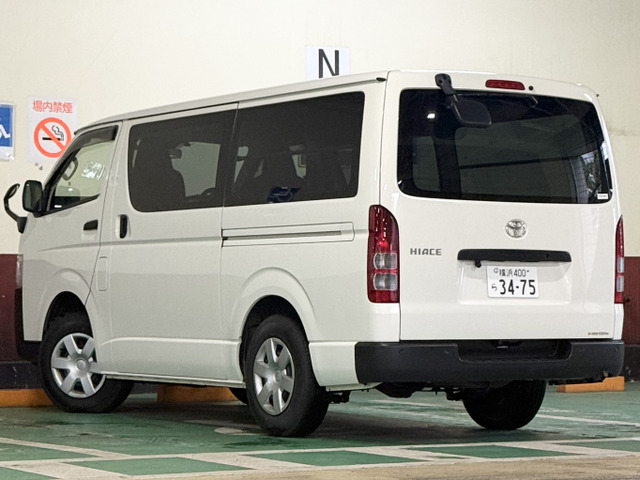 Toyota Hiace Van 8