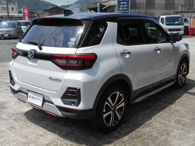 Daihatsu Rocky 4