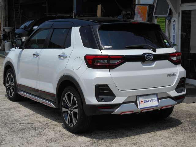 Daihatsu Rocky 6