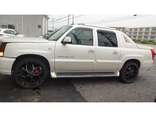 Cadillac Escalade EXT 2