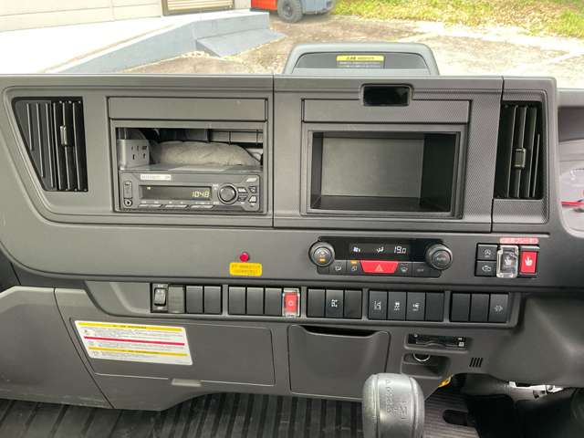 Isuzu Elf 8