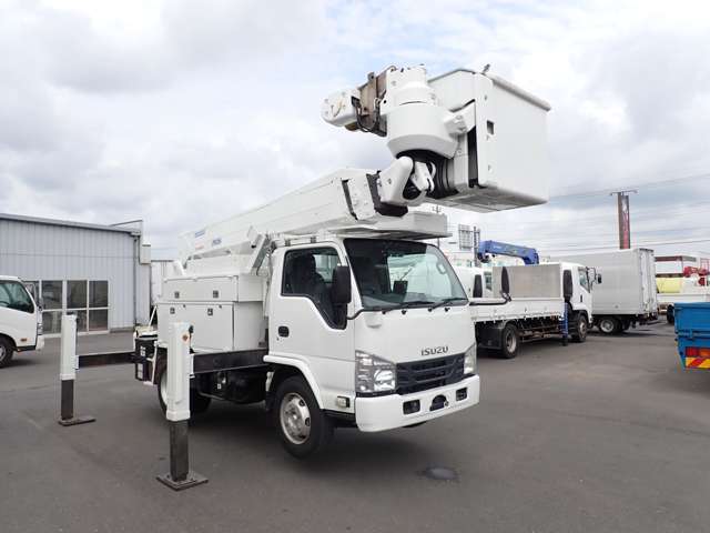 Isuzu Elf 12
