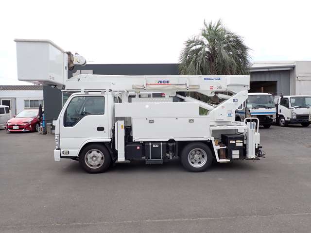 Isuzu Elf 9