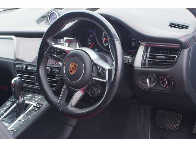 Porsche Macan 10