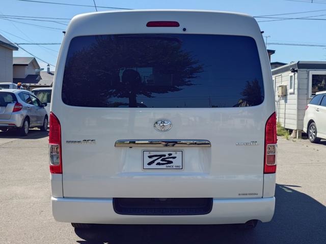 Toyota Regius Ace 6