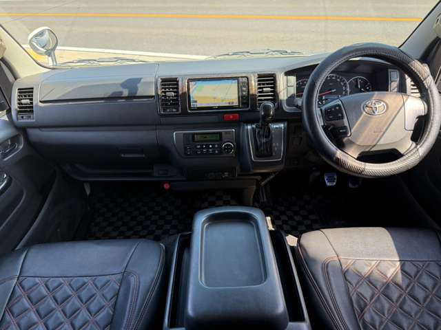 Toyota Hiace Van 3