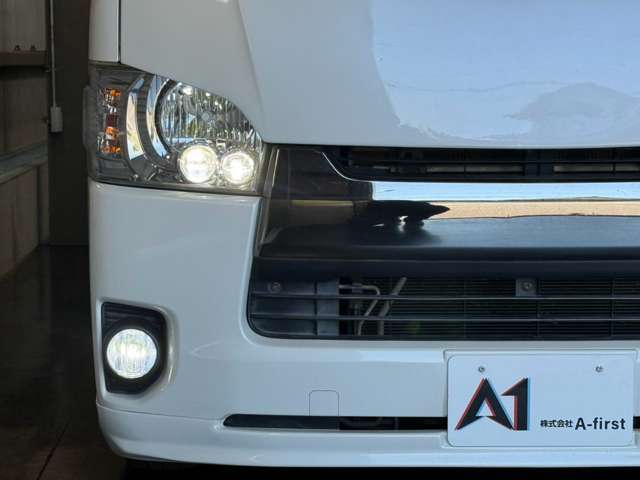 Toyota Hiace Van 4