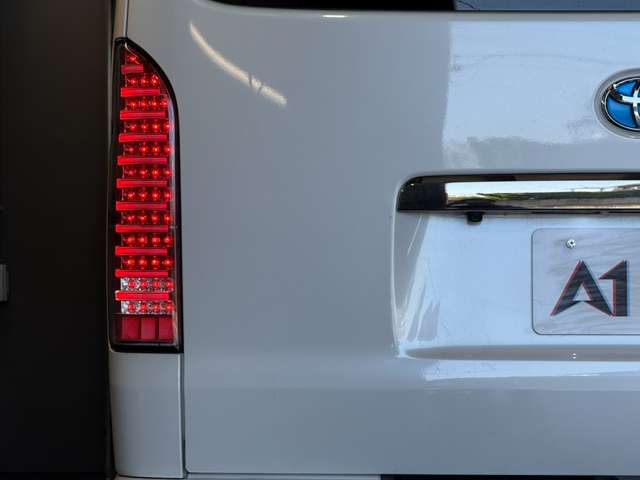Toyota Hiace Van 5
