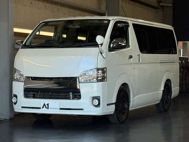 Toyota Hiace Van 7
