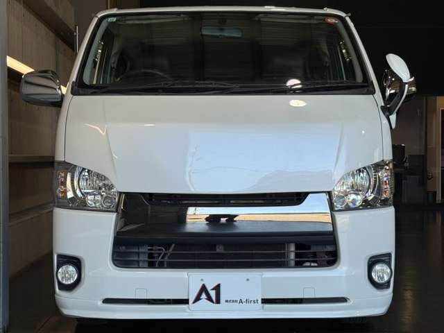 Toyota Hiace Van 8