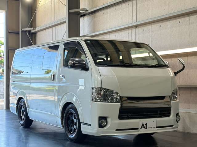 Toyota Hiace Van 9