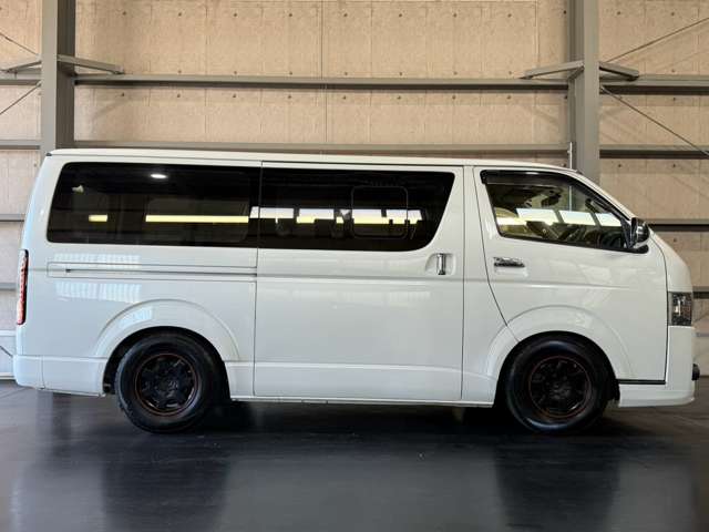 Toyota Hiace Van 10
