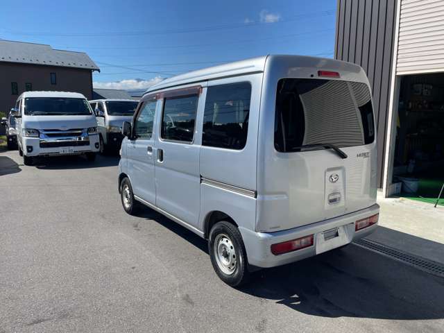 Daihatsu Hijet Cargo 6