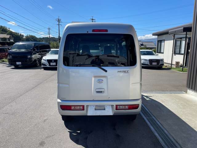 Daihatsu Hijet Cargo 7