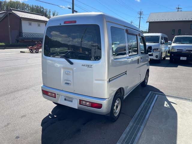Daihatsu Hijet Cargo 8