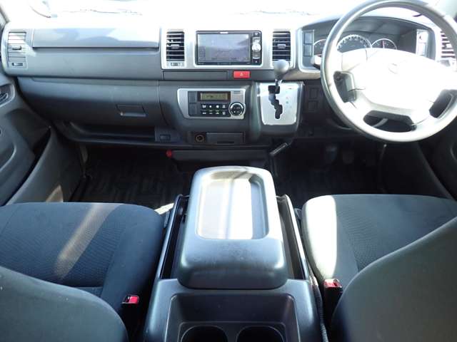 Toyota Regius Ace 8