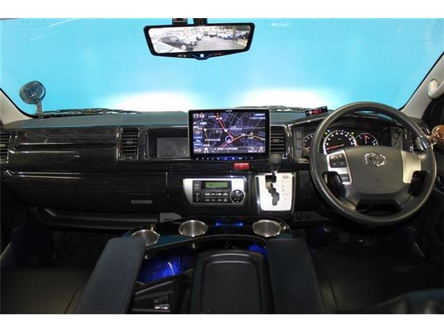 Toyota Hiace Van 6