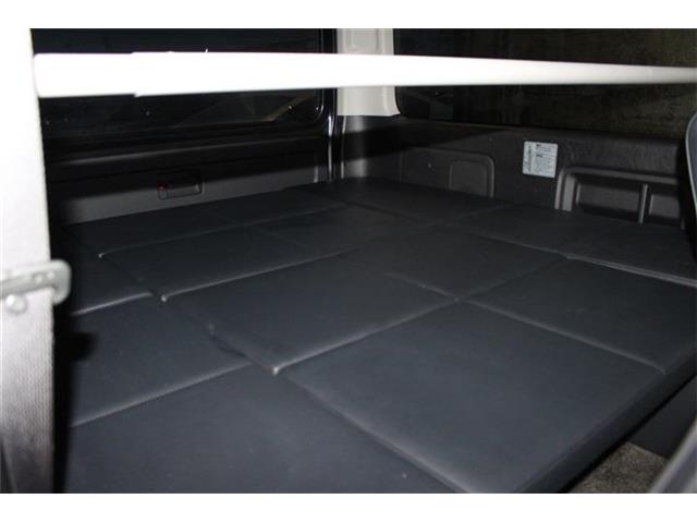 Toyota Hiace Van 7