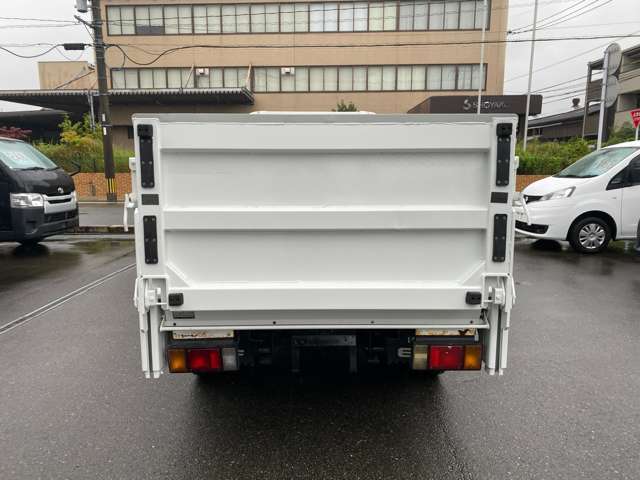 Isuzu Elf 7