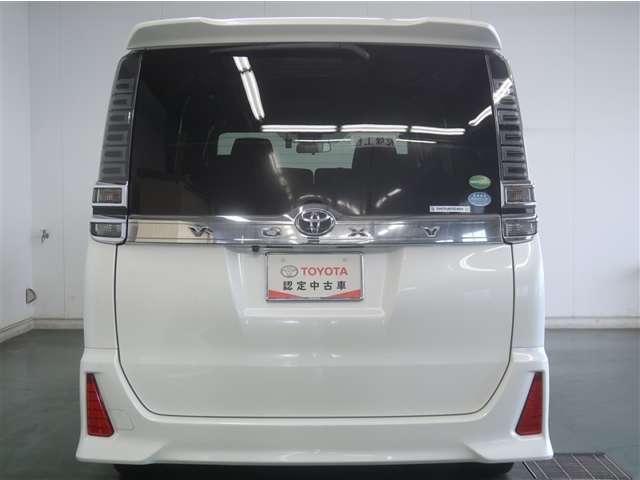 Toyota Voxy 6