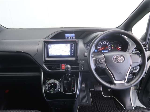 Toyota Voxy 8