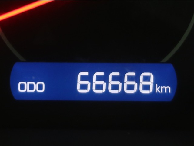 Toyota Voxy 9