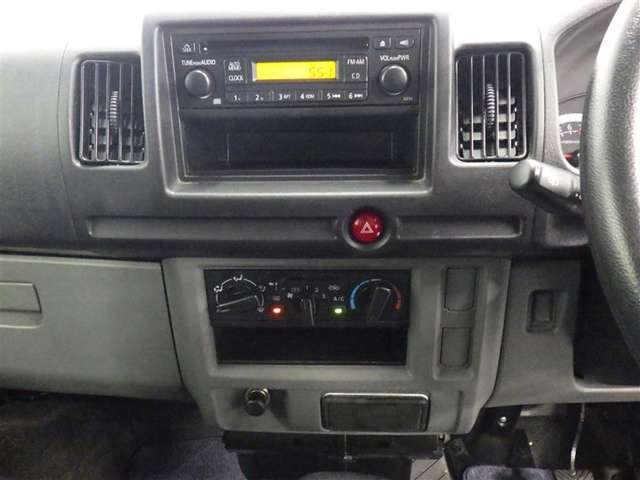 Mitsubishi Minicab Van 8