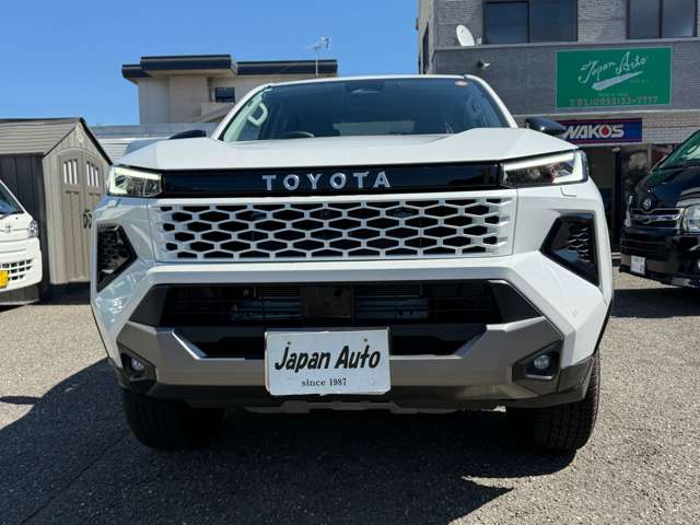 Toyota Hilux 2