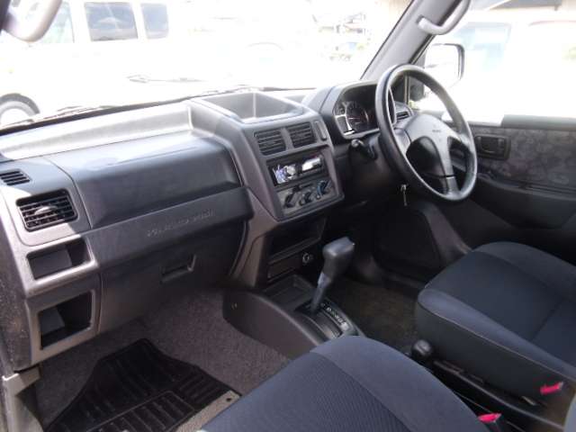 Mitsubishi Pajero Mini 11