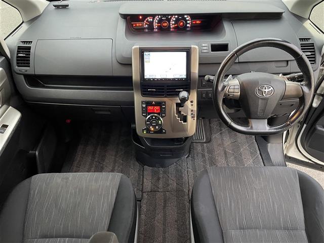 Toyota Noah 3
