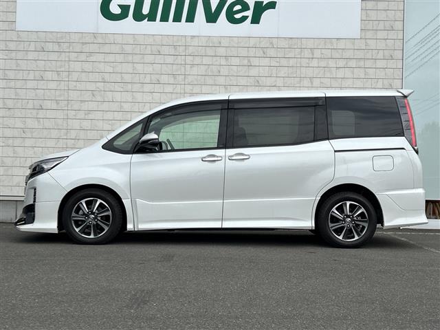 Toyota Noah 6