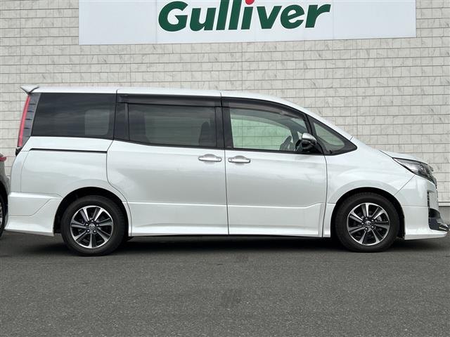 Toyota Noah 10