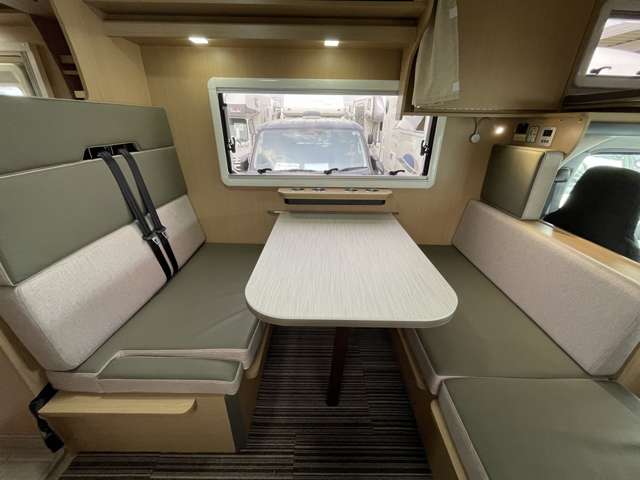 Toyota Camroad 8