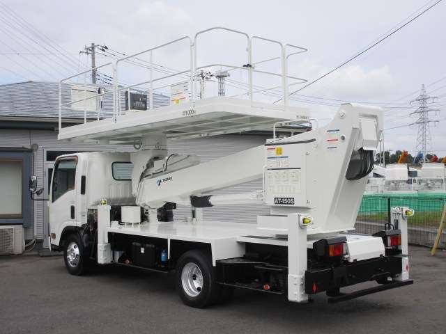 Isuzu Elf 3