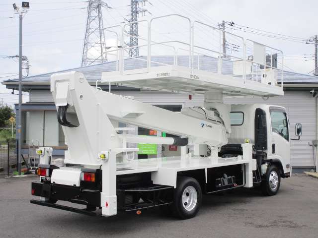 Isuzu Elf 4