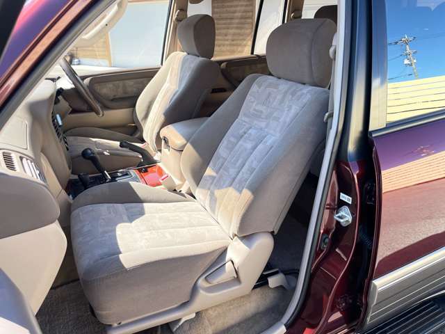Toyota Land Cruiser 100 12