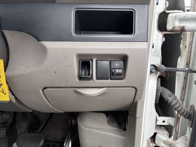 Mitsubishi Minicab Van 11