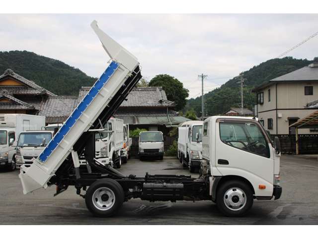 Hino Dutro 7
