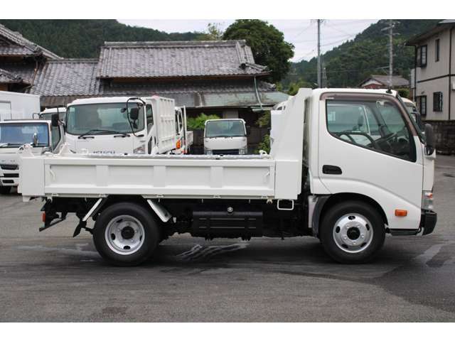 Hino Dutro 9