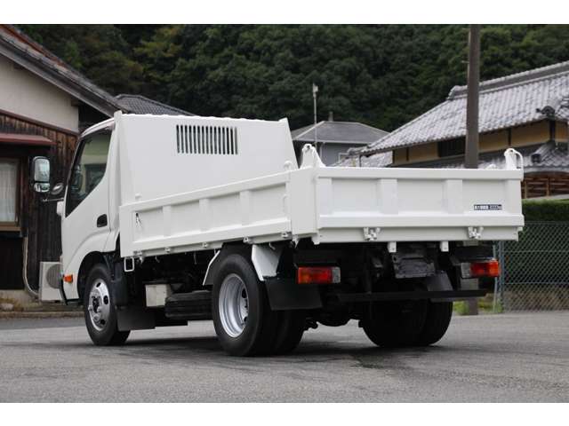 Hino Dutro 10