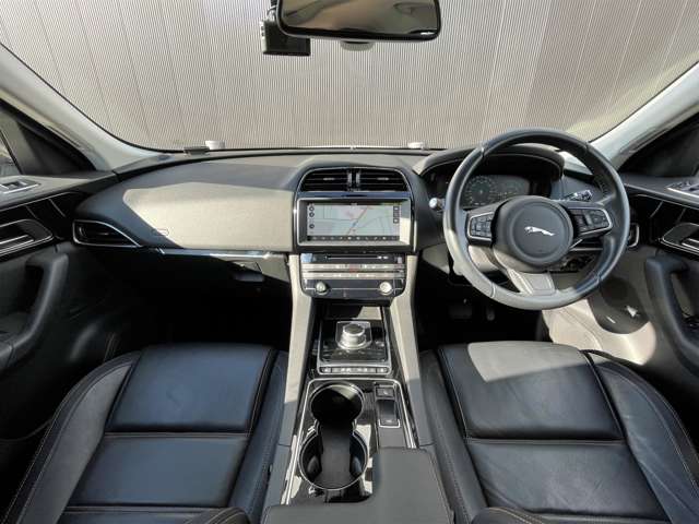 Jaguar F-Pace 5