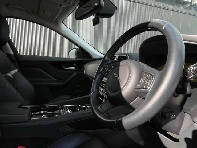 Jaguar F-Pace 6