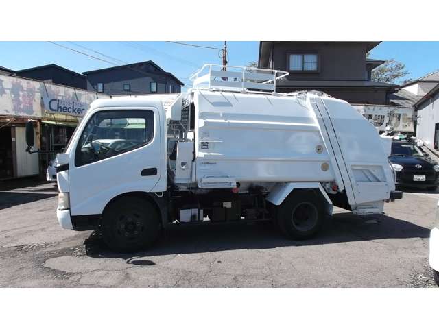 Hino Dutro 3