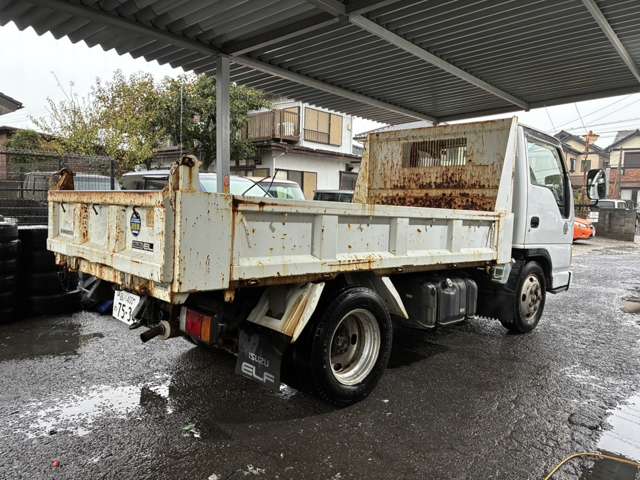 Isuzu Elf 7