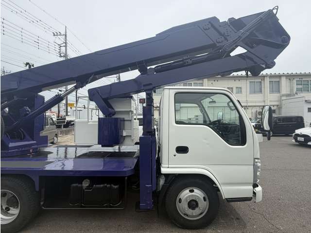 Isuzu Elf 11