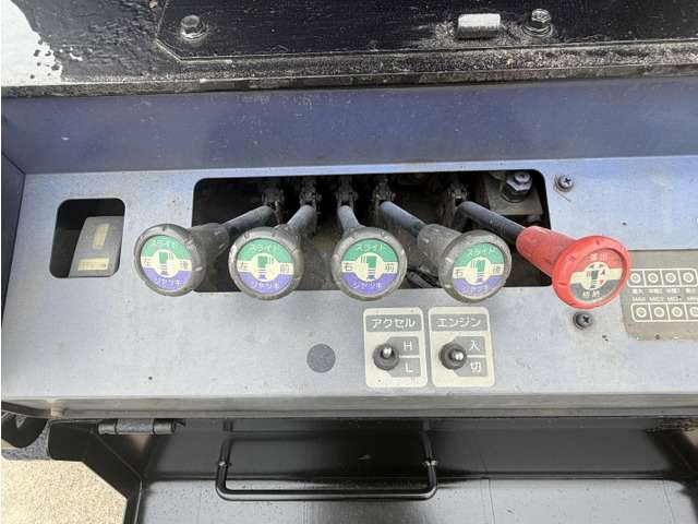 Isuzu Elf 6